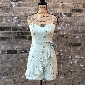 City Triangle Juniors Size Small Light Green Floral Dress